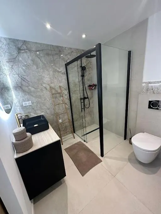Appartement 4 Pieces De Luxe A Juan-Les-Pins Antibes 0*,  France